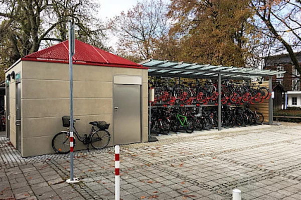 WC Haus und Fahrradabstellanlage am Bahnhof Kaufering