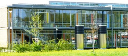 Seiten-Fenster-Ansicht der Realschule Kaufering
