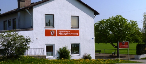 Sicht auf das Haus, in welchem die Mittagsbetreuung der Grundschule Kaufering untergebracht ist